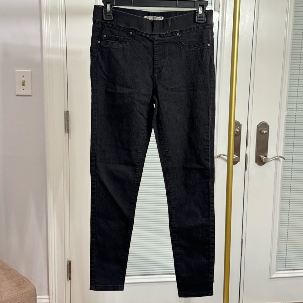 DENIM&CO. • Classic Women's Black Skinny Jeans